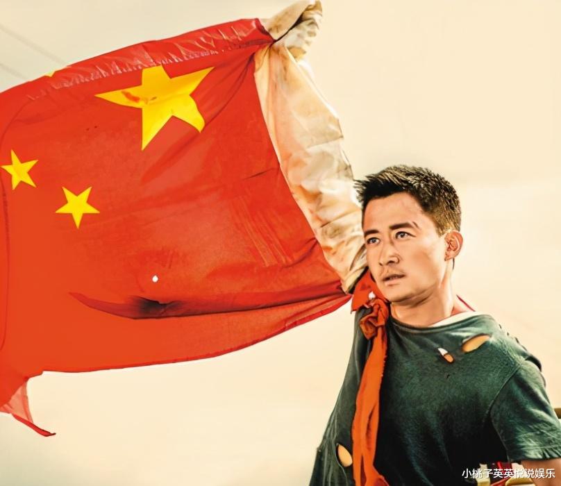 吴京|她在吴京最难的时候甩了他，转身嫁入豪门，现被抛弃靠摆地摊过活