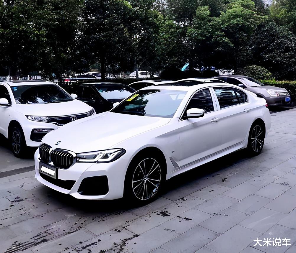 华晨集团|实拍：宝马530Li外观似7系，内饰惊艳，上市2个月开始优惠