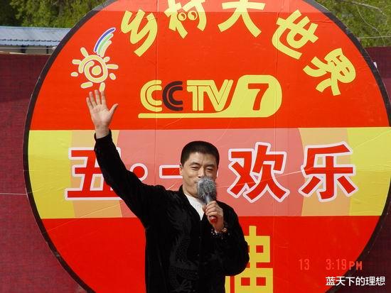 『赵本山』他是潘长江的徒弟，曾比赵本山还火，却因为表演太俗被时代抛弃！