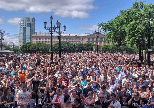 自民党|州长被捕引起内乱，抗议者高喊打倒沙皇，自民党或退出国家杜马