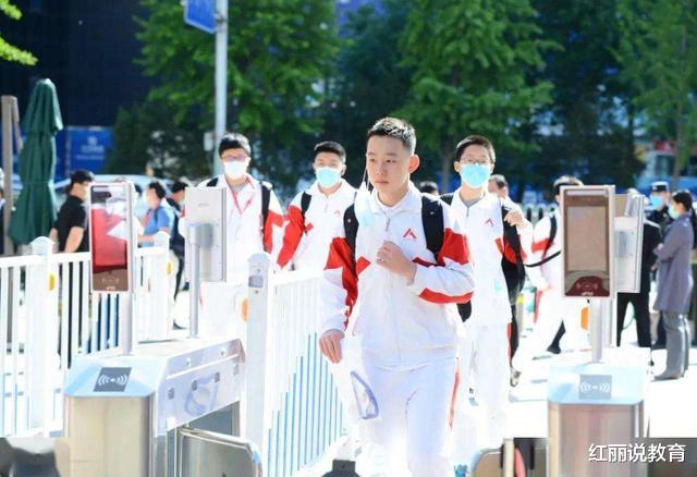 教师|这所中学排名居国内首位，高考超50%学生达650分，考进不容易