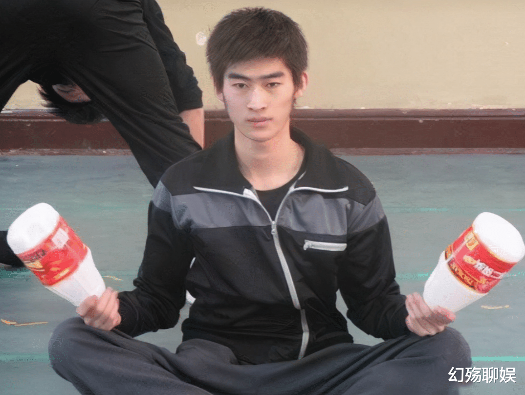 张翰|郑爽前男友张翰，原来也不简单