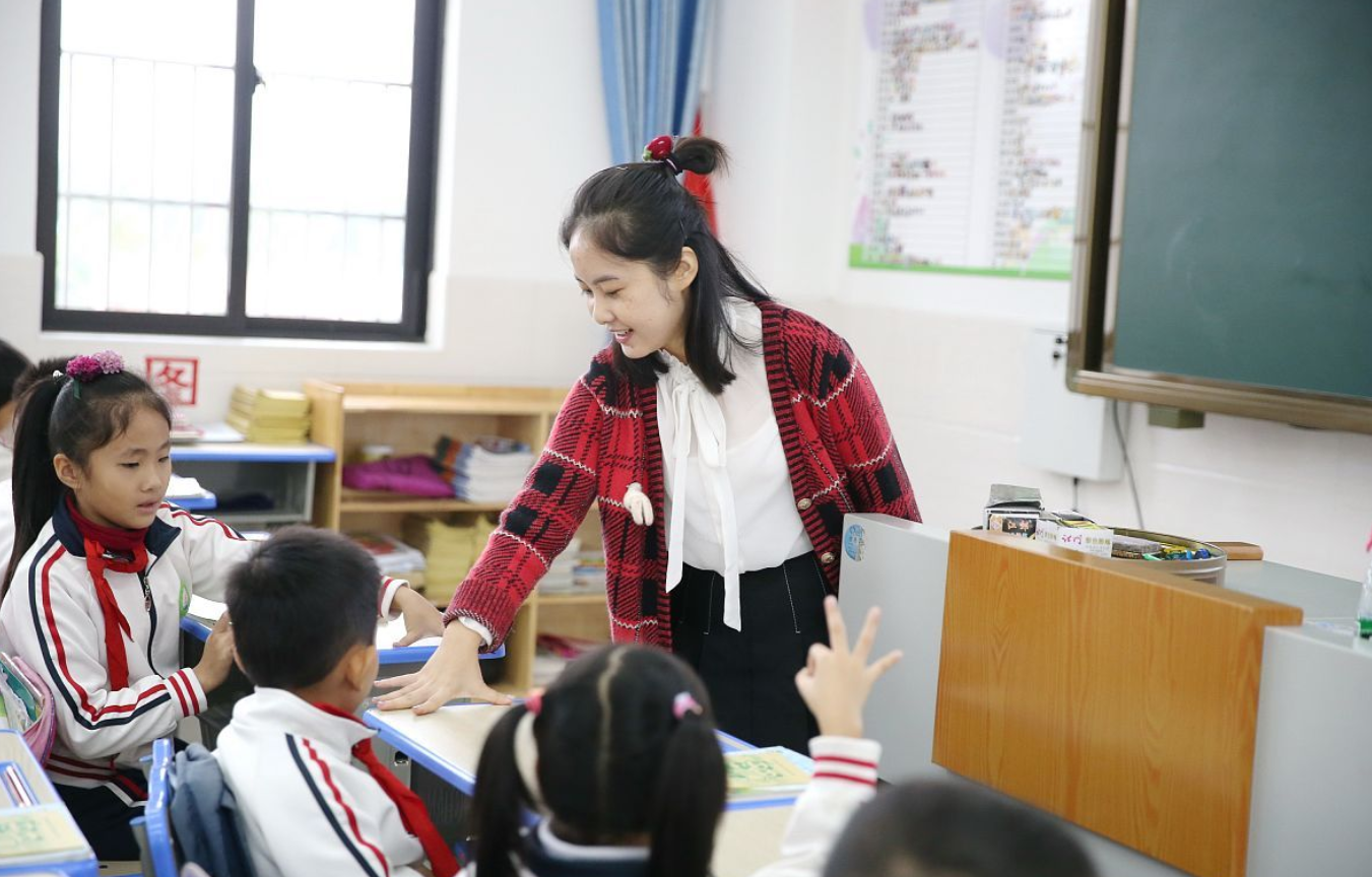 #招生#2020年家有考生，文静女孩，学语言专业好还是财经、师范专业好？