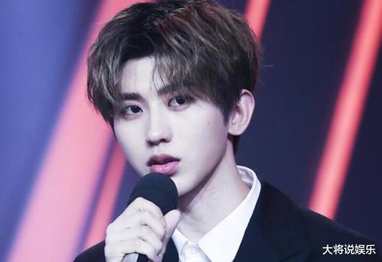 肖战:粉丝砸钱帮肖战专辑破亿,但后续乏力,他的复出依然无期