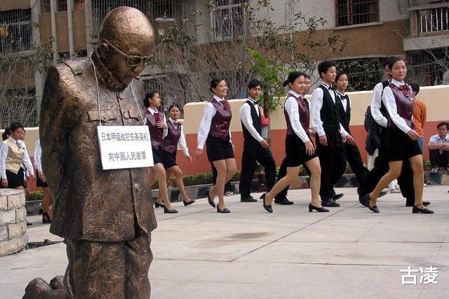 「希特勒」二战结束后，希特勒、墨索里尼、东条英机的后代，如今在干吗？