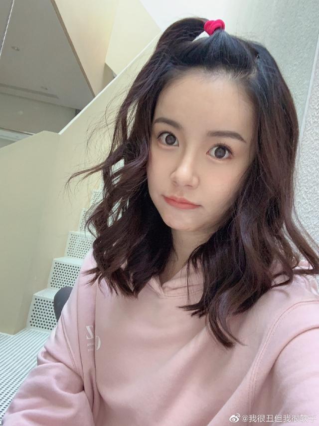 「陈赫」陈赫二胎得女，自曝宝宝小名十分可爱，一家四口合照方式很特别