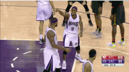 安东尼·戴维斯|决胜时刻，隆多为何无视詹姆斯，将球传给浓眉？隆多的球商太高了