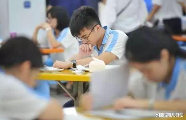 文科状元|高考文科状元659分考上北大,只因父母的行为,北大直接“反悔”