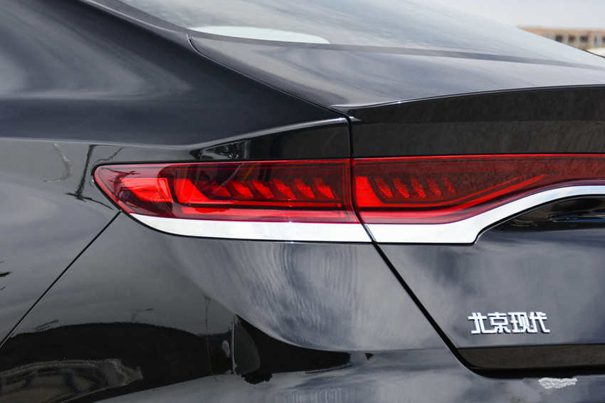 『思域』买不起奔驰就选它!轿跑设计比思域还漂亮10倍,12万开出30万面子