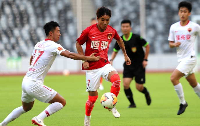 广州恒大@恒大锋线有望迎来新人上位,热身赛传射俱佳,未来或将挑起大梁