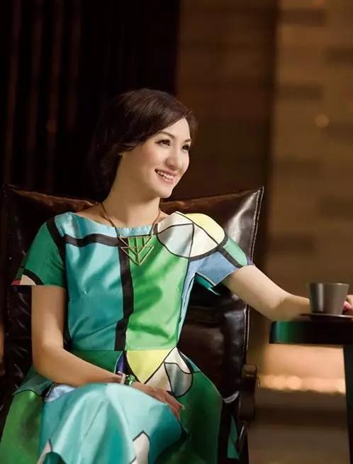 [梁艺]中国首位轮椅上的女主播，现在怎么样了？