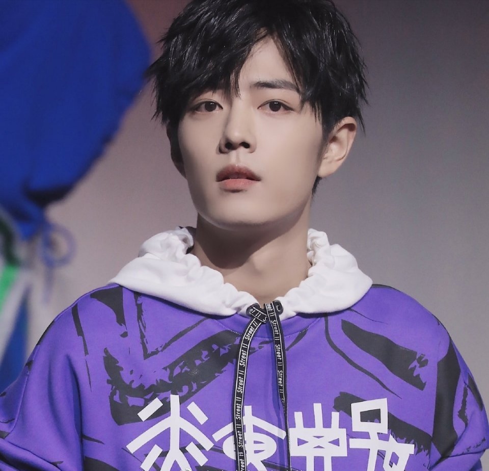 #肖战#肖战黑料不断，人设崩塌，粉丝为什么还要护着他？