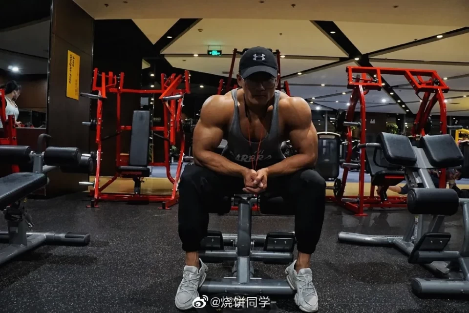 健身|江苏92年肌肉猛男因淋浴湿身照走红，这个肌肉什么水平？