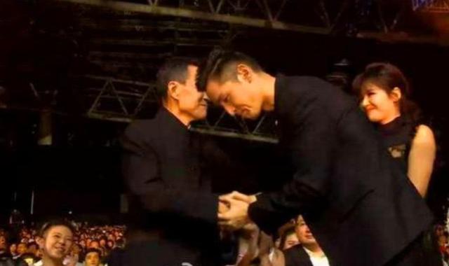 「李雪健」他出道38年拿了33个影帝，备受胡歌尊重，一生接了1个广告却自责至今