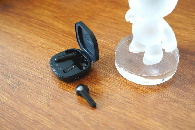 |泥炭TrueAir2半入耳全面提升 带来最具性价比高配TWS