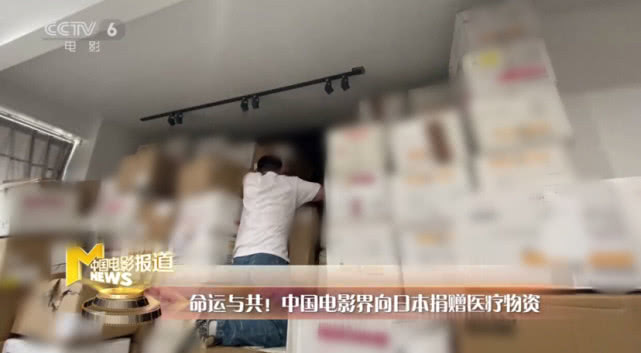 『杨幂』杨幂晒豪宅花园春意盎然，养猫做饭后再添新技能，网友评论扎心了