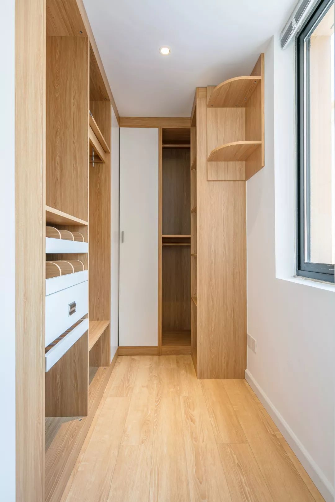 各种形态衣帽间设计，收纳都很丰富，哪种适合你家？