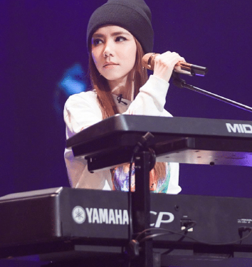 「王玉雯」她还开了很多次的演唱会，粉丝数量是十分庞大的，而她自己本身也是一个很可爱的女生