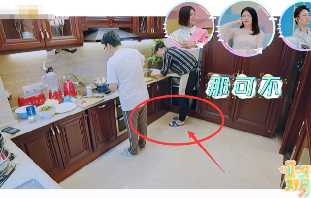 李湘|都说李湘奢侈，张亮到她家做客，谁注意张亮穿的拖鞋？够我笑一年！