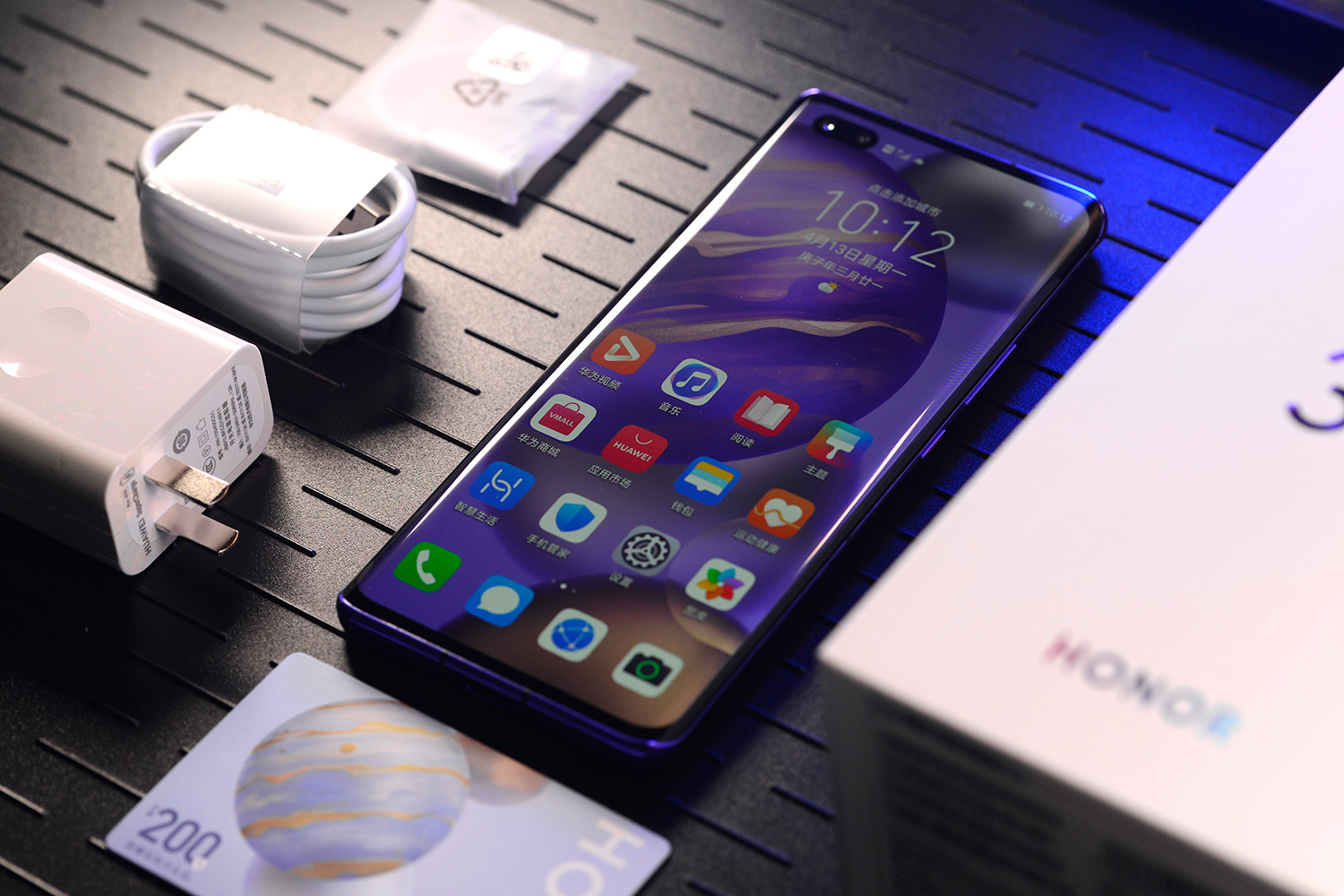 荣耀30pro|荣耀彻底发飙,90Hz+麒麟990+40W超级快充+256GB,同价位无敌