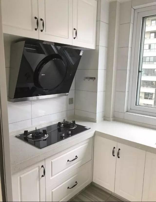 新房装修完工，一进门就被玄关迷住，全屋不做吊顶，邻居都羡慕