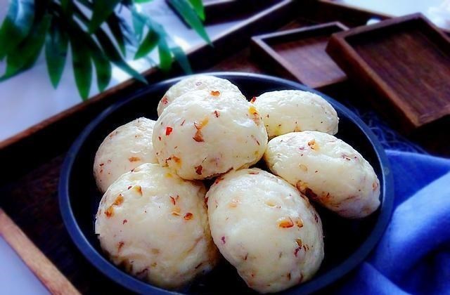 馒头|立秋了,碰到这菜我就买一袋子,加点红枣蒸馒头,儿子最爱吃