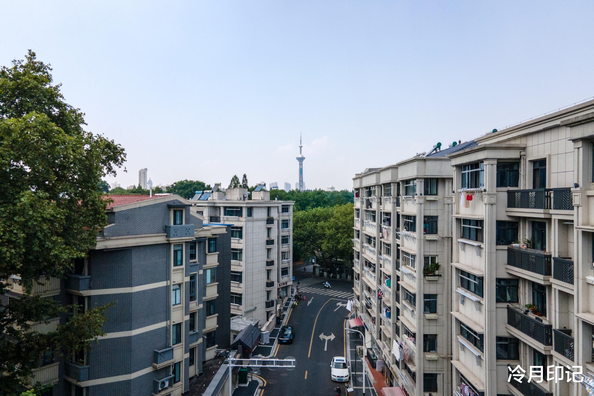 南京|“南京第一高楼”最魔幻的一面，在西桥即可看到，如今是网红景点