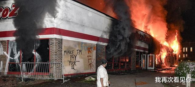 『美国』美国突发大规模暴动！万人洗劫全城 纵火烧楼 市民当街惨死