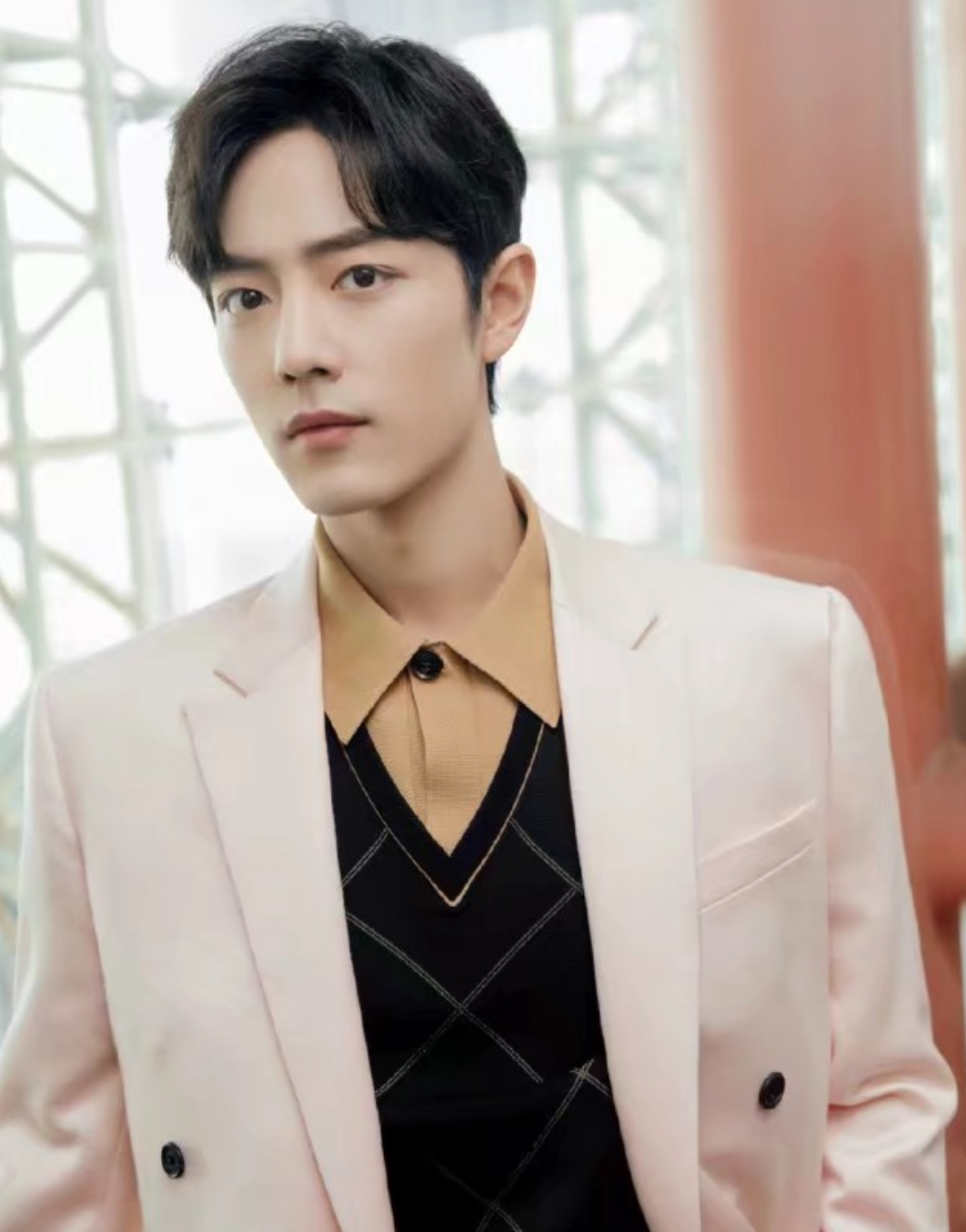 肖战|美颜盛世！肖战新剧军装造型曝光，气质冷峻褪去青涩男人味十足