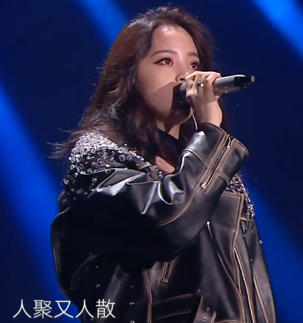 欧阳娜娜|欧阳娜娜才女人设翻车！唱歌划水歌词也唱错，身材发福比路人还虐