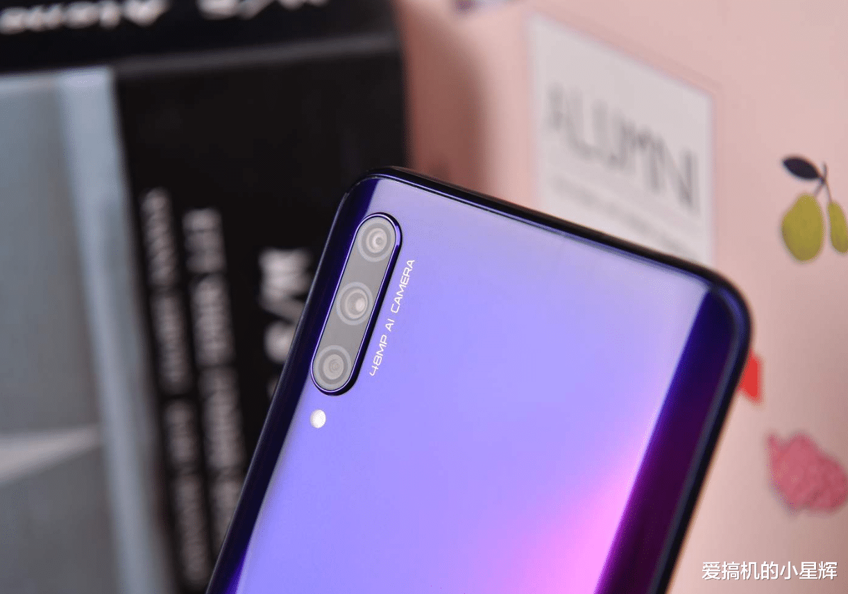 华为|华为高性价比千元机，真全面屏+32万跑分+4800万，还有液冷散热