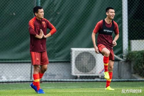 「盛华」里皮说的不思进取球员就是他！艾克森被他气疯了，还好李铁第一个清除