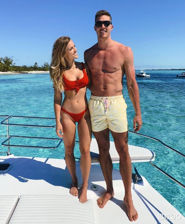 「科怀·伦纳德」这发型帅？伦纳德晒照募集善款，妻子肤白貌美，身价6000万美金