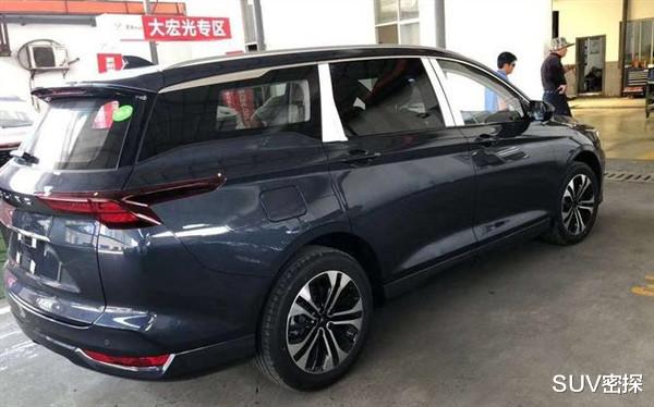 高尔夫|五菱凯捷实车现身，轴距2米8+侧开门，配6座布局要火？
