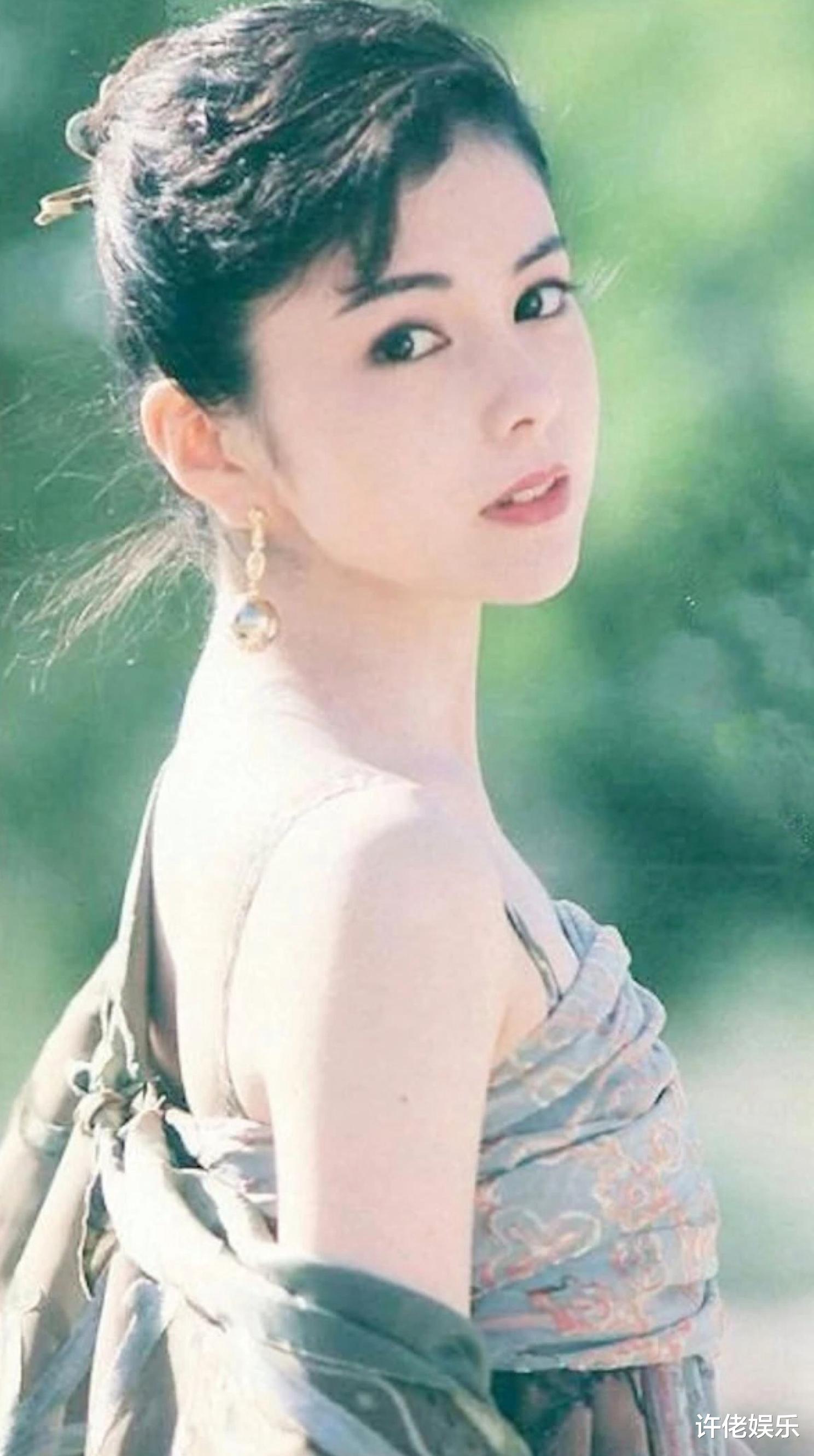 當年她的美貌超過關之琳 身價千億首富追她 如今55歲至今未婚 每日要聞 當年她的美貌超過關之琳 身價千億首富追她 如今55歲至今未婚 每日要聞