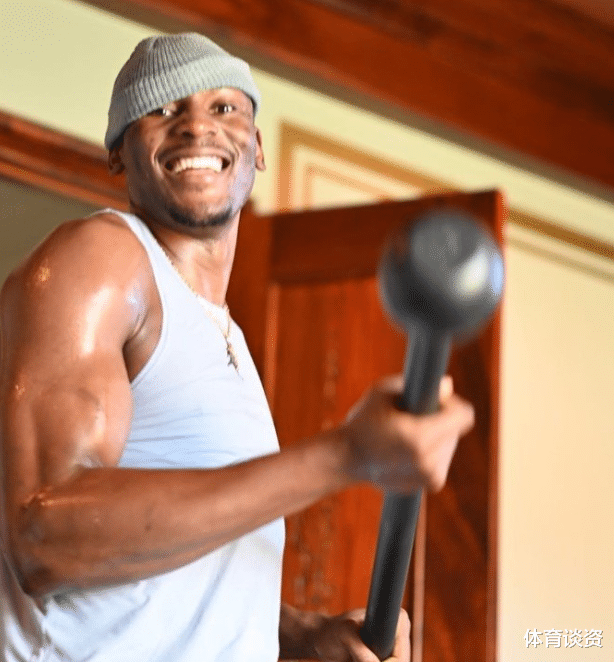 『帕森斯』比帕森斯还能骗！他“骗走”7200万后，合同年又大爆发+练成筋骨人