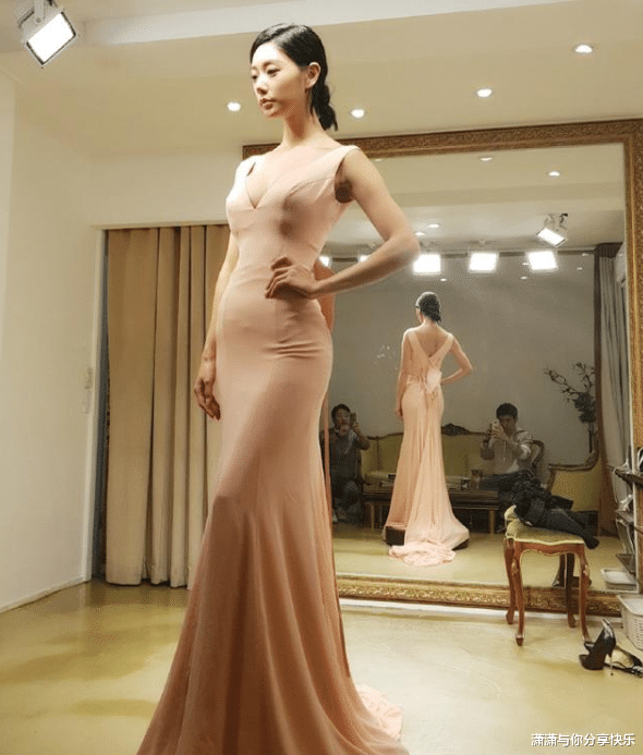 黄晓明|当“亚洲第一美女”撞上黄晓明，黄晓明的举动，遭粉丝怒批