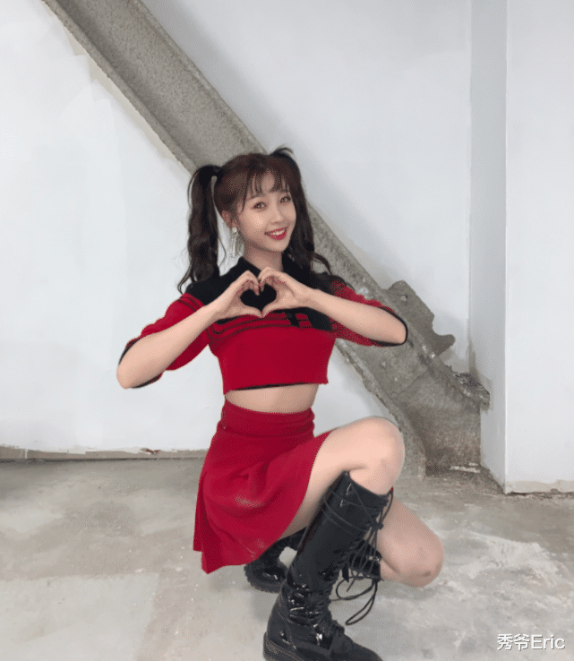 [虞书欣]虞书欣外形古灵精怪，双马尾形象娇俏，这样的她你pick吗？