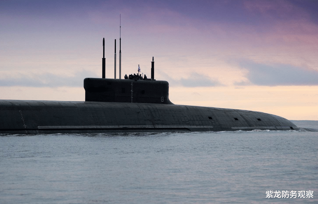 核潜艇▲一次齐射160枚核弹，俄军又一灭国武器悄悄出海，开战可荡平美本土