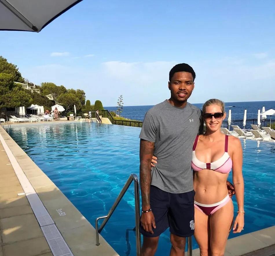 [莫尔]开挂的人生！八年内他的得分涨了五倍，年薪千万，迎娶美娇妻