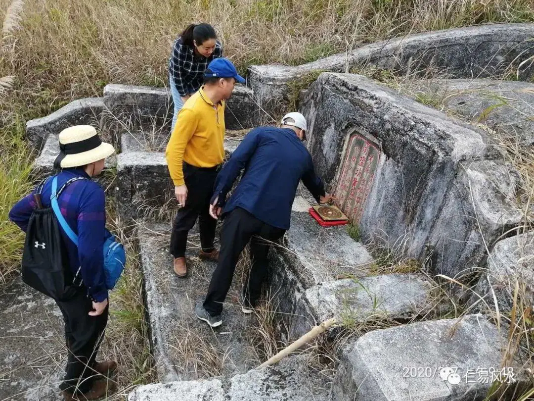 「韩信」著名风水师黄俊仁带领弟子考察传说中的韩信点兵风水宝地