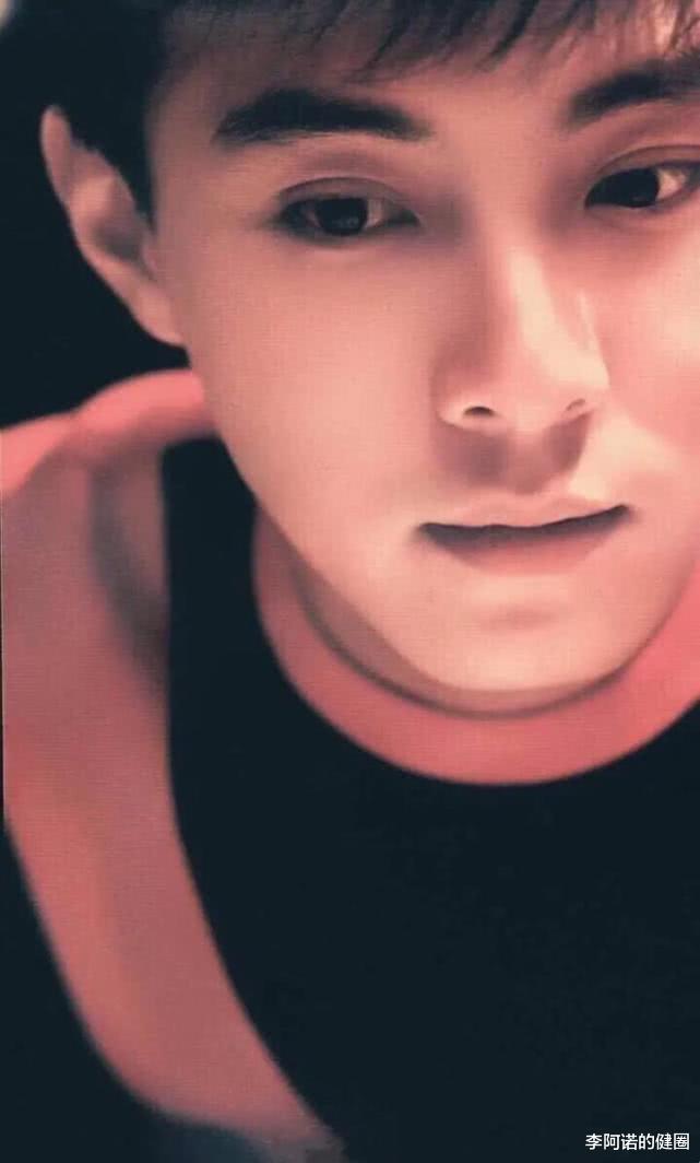 周星驰▲38岁的周星驰无意中摧毁了一位喜剧演员，却成就了一代影帝