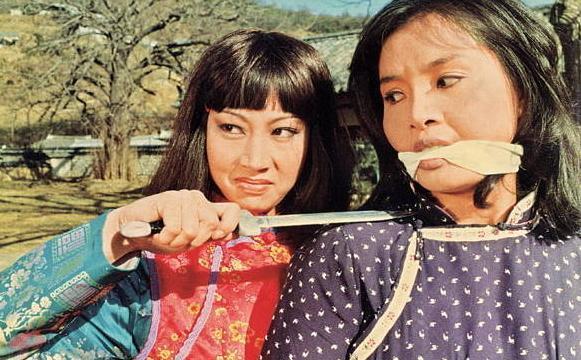 『元秋』她因一根烟爆红,骂洪金宝,叫成龙“大鼻”,连周星驰都求她出山