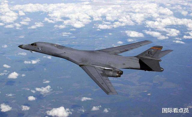 轰炸机■美军轰炸机越过海峡，6国战机起飞护航，俄：局势快控制不住了