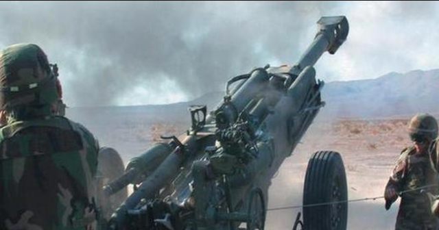 「t-90」大批印军坦克开进加勒万河谷！155重炮掩护开进，莫迪还是没忍住