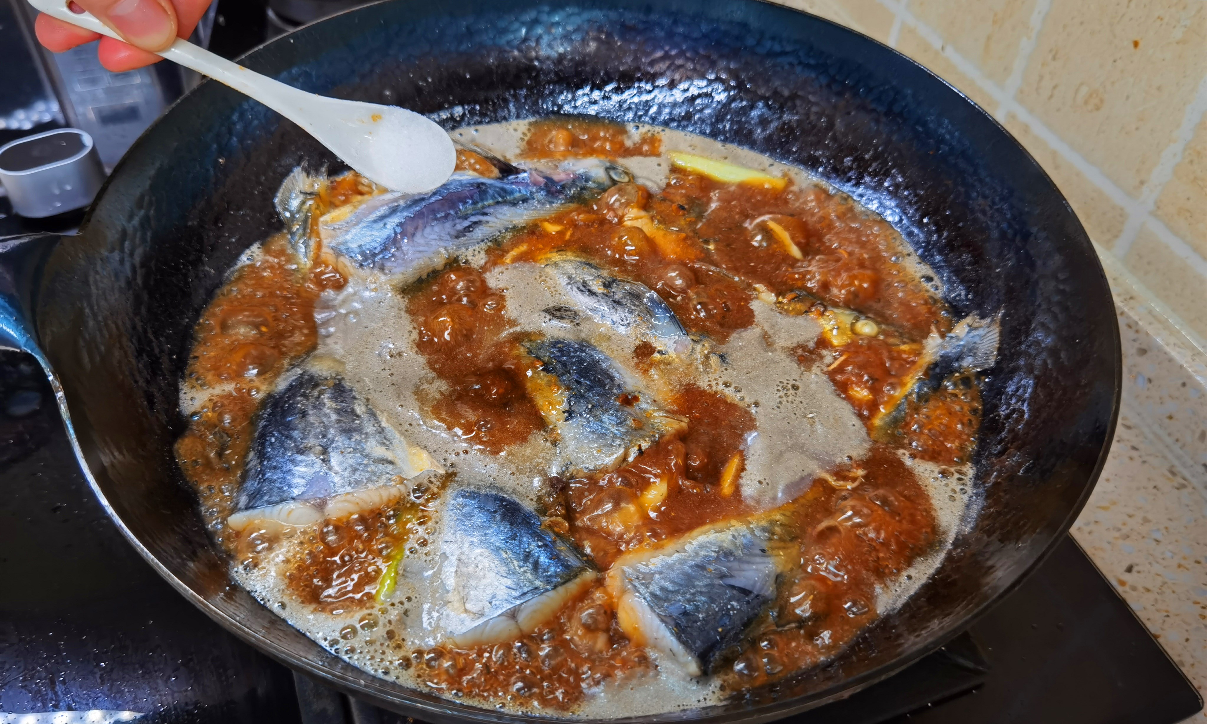 鲅鱼|秋天，碰到此鱼我从不手软，一买就是好几斤，10块钱炖一大锅，香