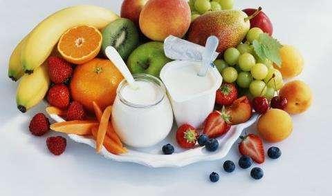 冻龄|“冻龄姥姥”抱外孙逛街，被路人当成姐弟俩，网友：求同款丈母娘