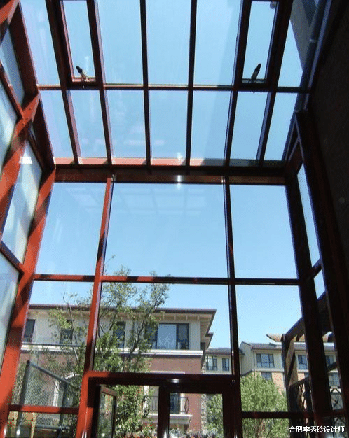 |都是阳光房，我家又晒又闷，邻居就多装层玻璃，现在天天坐里面乘凉