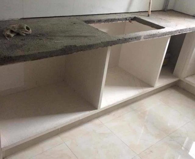 『』整体厨房已过时，家有技术工，用瓷砖砌个灶台，实用多了