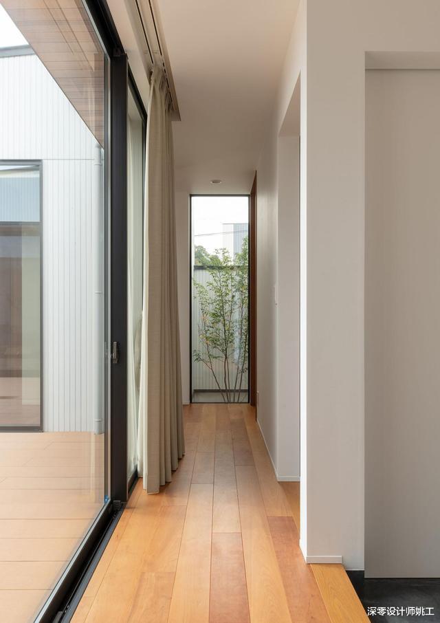 |在日本有独栋住宅,真不容易!他家电视墙一分为3,打上整排矮柜